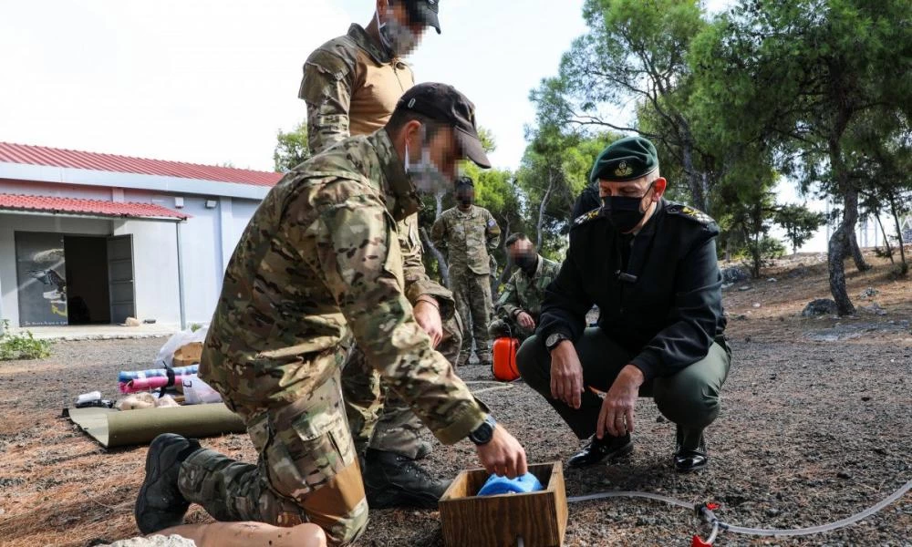 Κρίσιμη απόφαση του ΥΕΘΑ για τους ΕΠΟΠ στις Ένοπλες Δυνάμεις